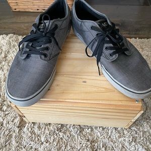 Vans (Small nick on right shoe visible on 2nd picture.)